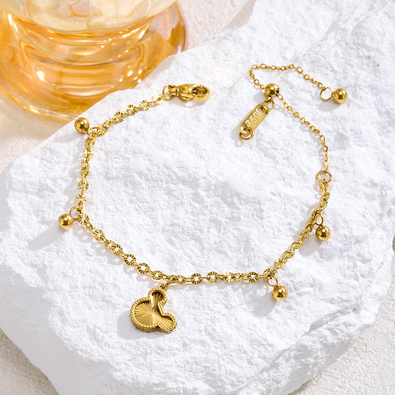 18K Gold Electroplated Love Heart Bracelet for Women, Niche Design, Light Luxury, Exquisite and Versatile, Gold-Colored Jewelry with a Vintage High-End Feel