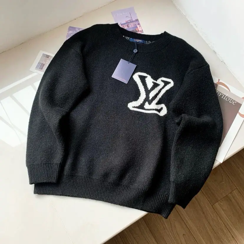 L.v Knitted sweater