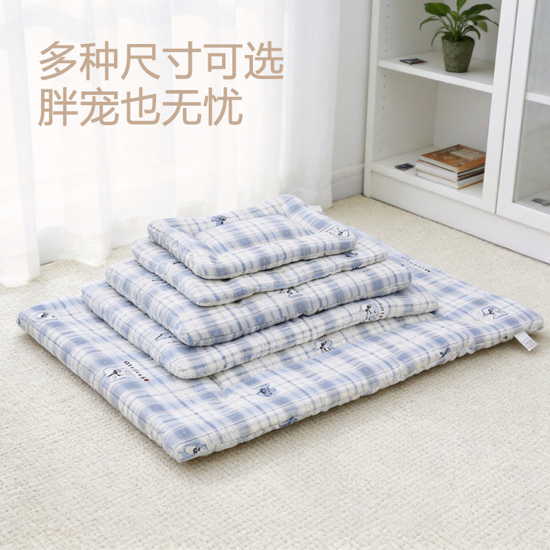 Soft and Comfortable All-Season Pet Mat Made of Fresh Cotton with Simple Plaid Design