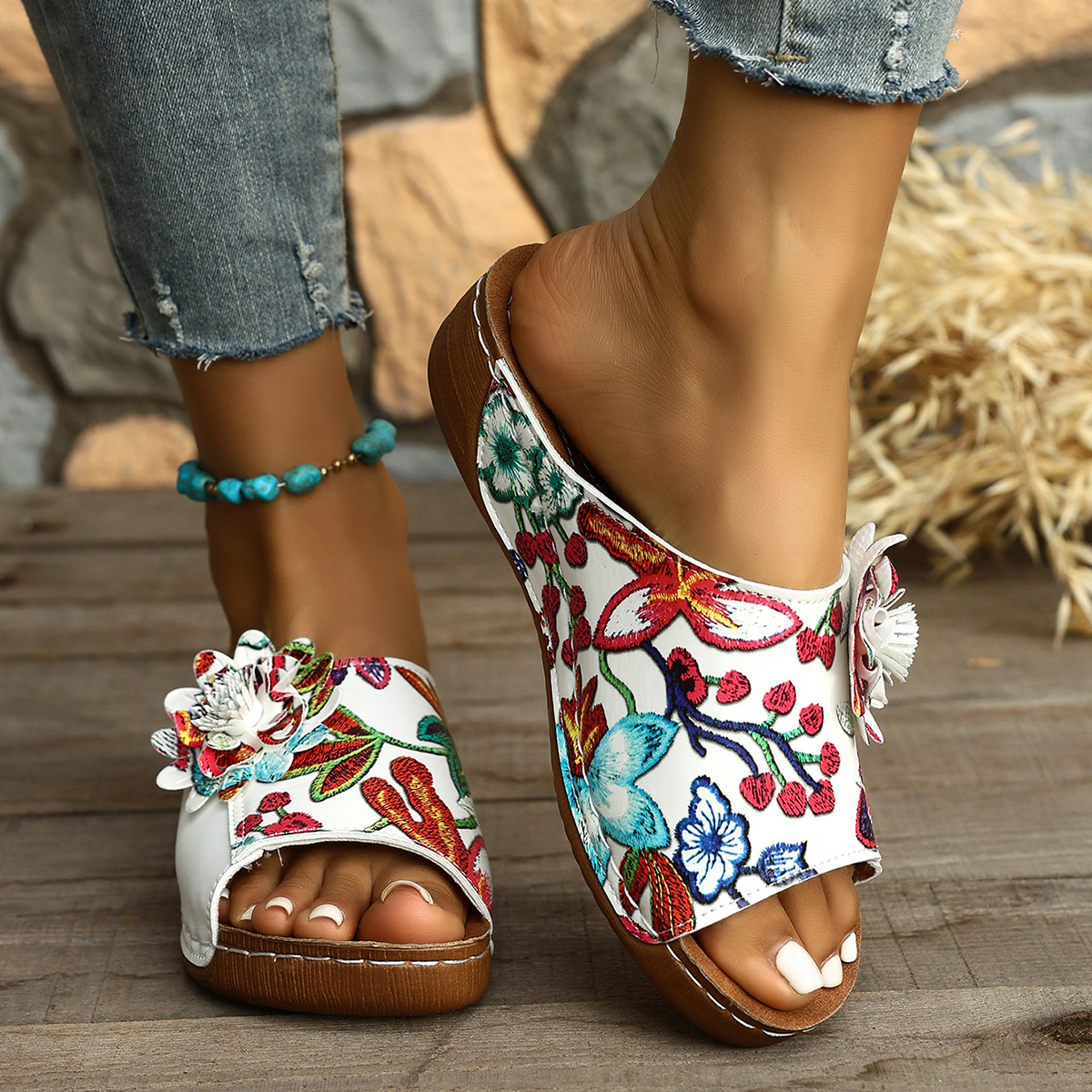New Large-Size Fashion Open-Toe Wedge Flat Slippers for Women, Simple and Lightweight Slip-On Colorful Cross-Border Slippers