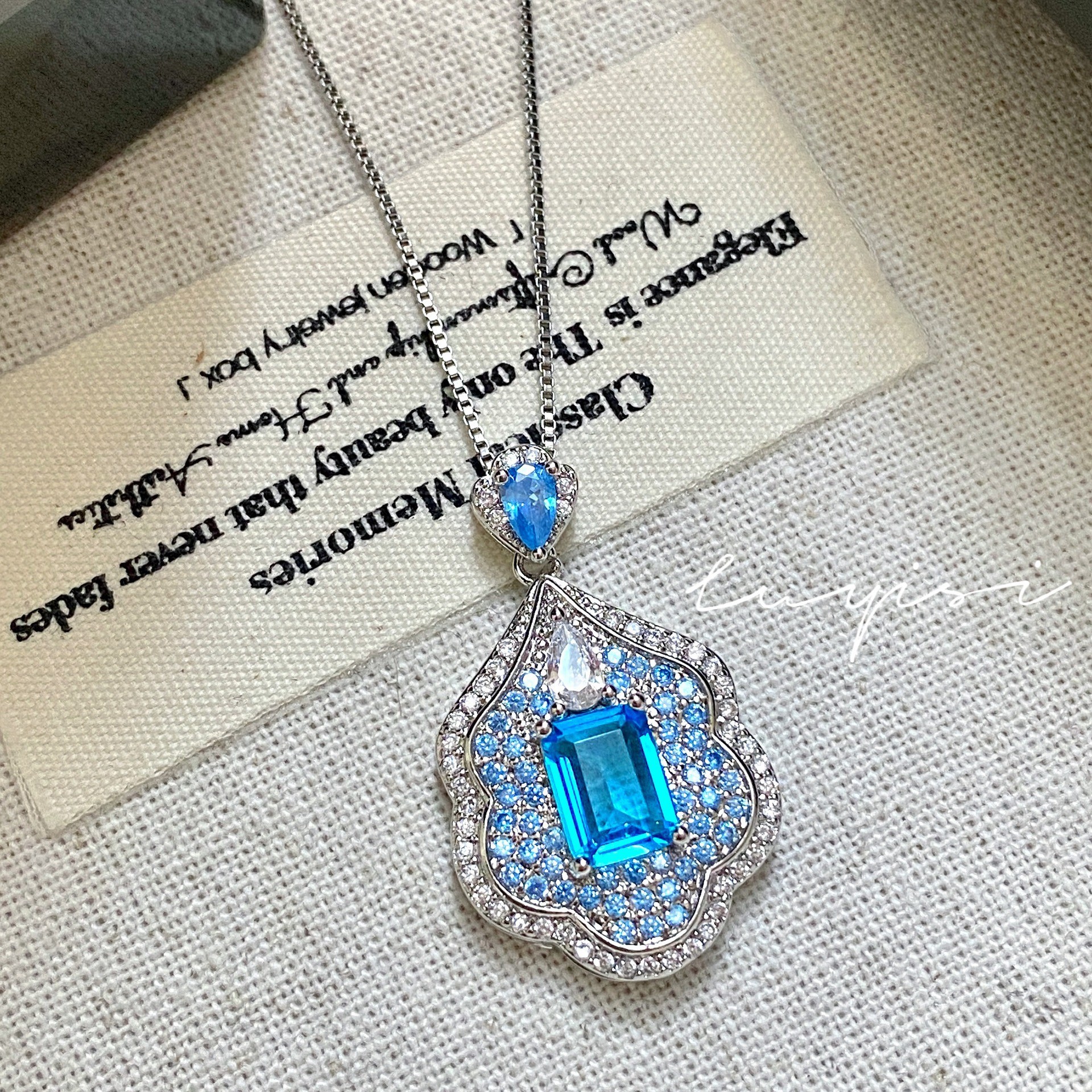 Light Luxury Design Sky Realm Pendant Internet Celebrity Live Broadcast with Goods Zui Secret Realm Aquamarine Topaz Necklace