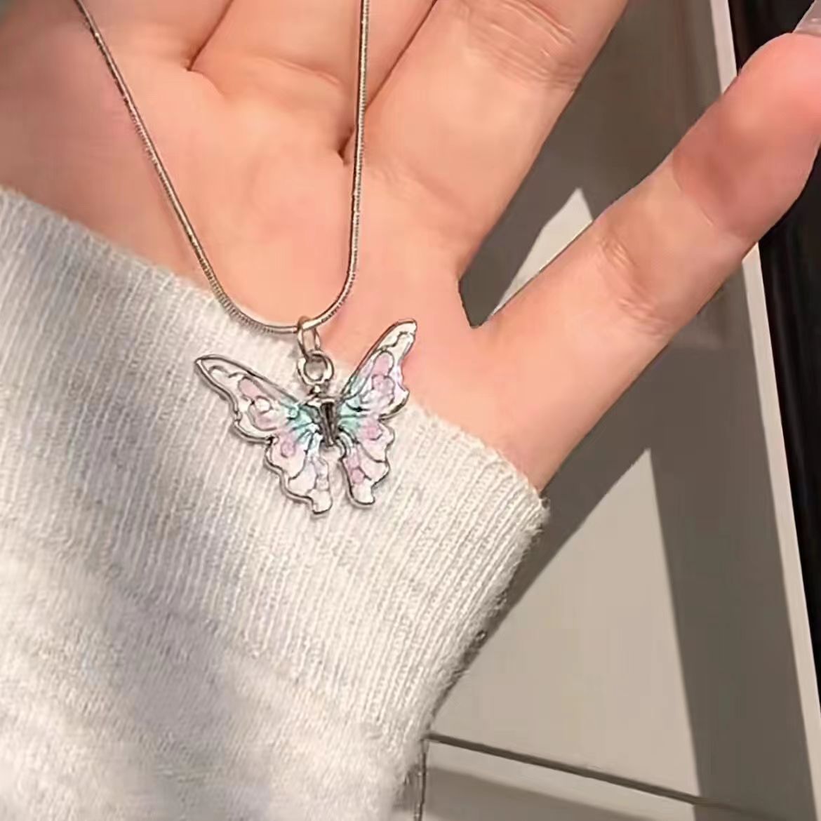 Ins Style ~ Dropping Glaze Butterfly Necklace Women's 2025 New Fashionable Fashion All-match Niche Design Sense Cold Style Clavicle Chain