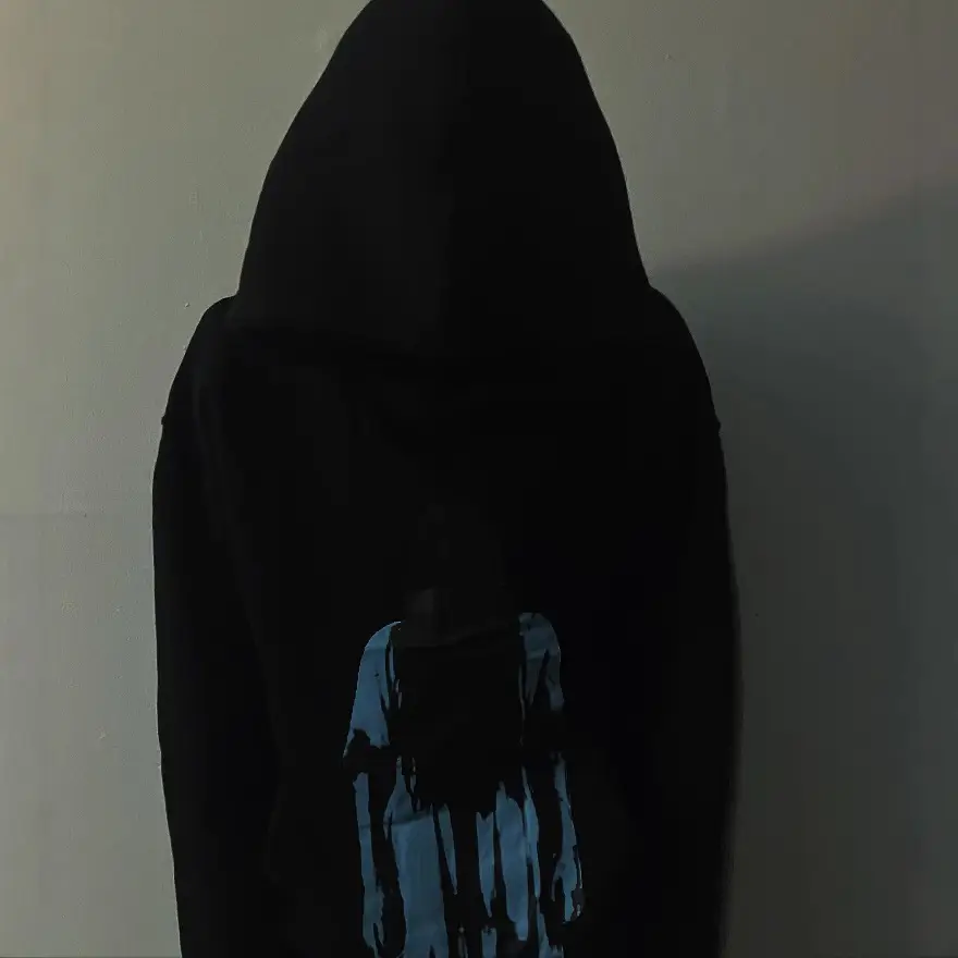 Black printed long-sleeved hoodie