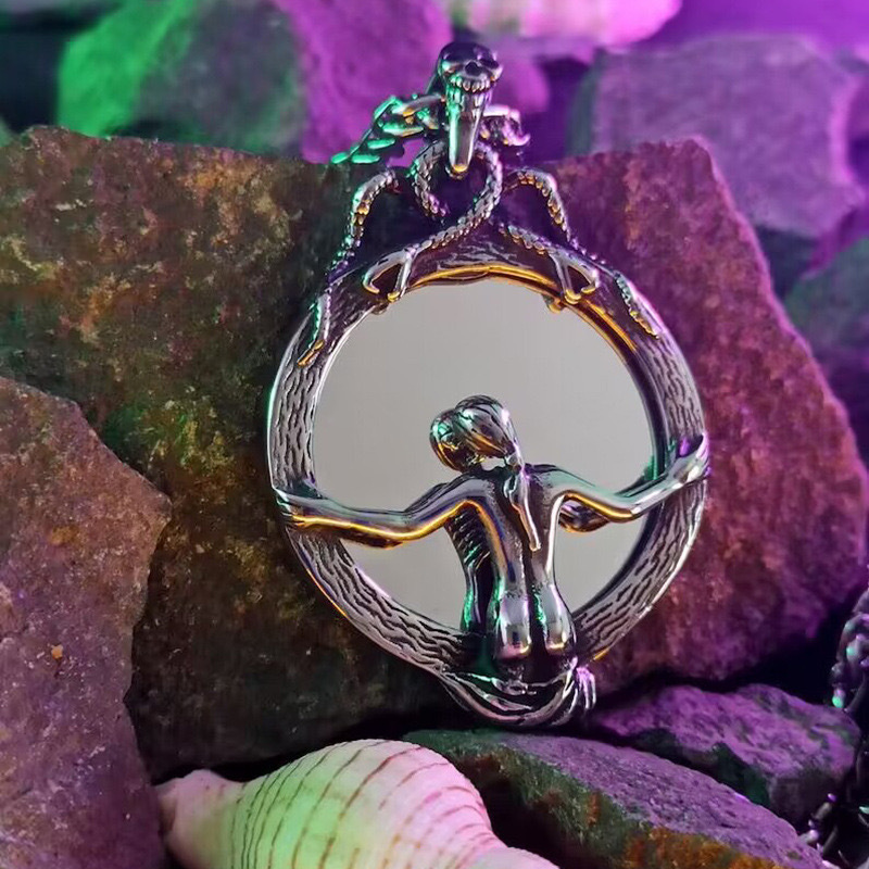 Cafe billion cross-border Amazon hot vintage personality vampire demon beauty mirror pendant Halloween skull necklace