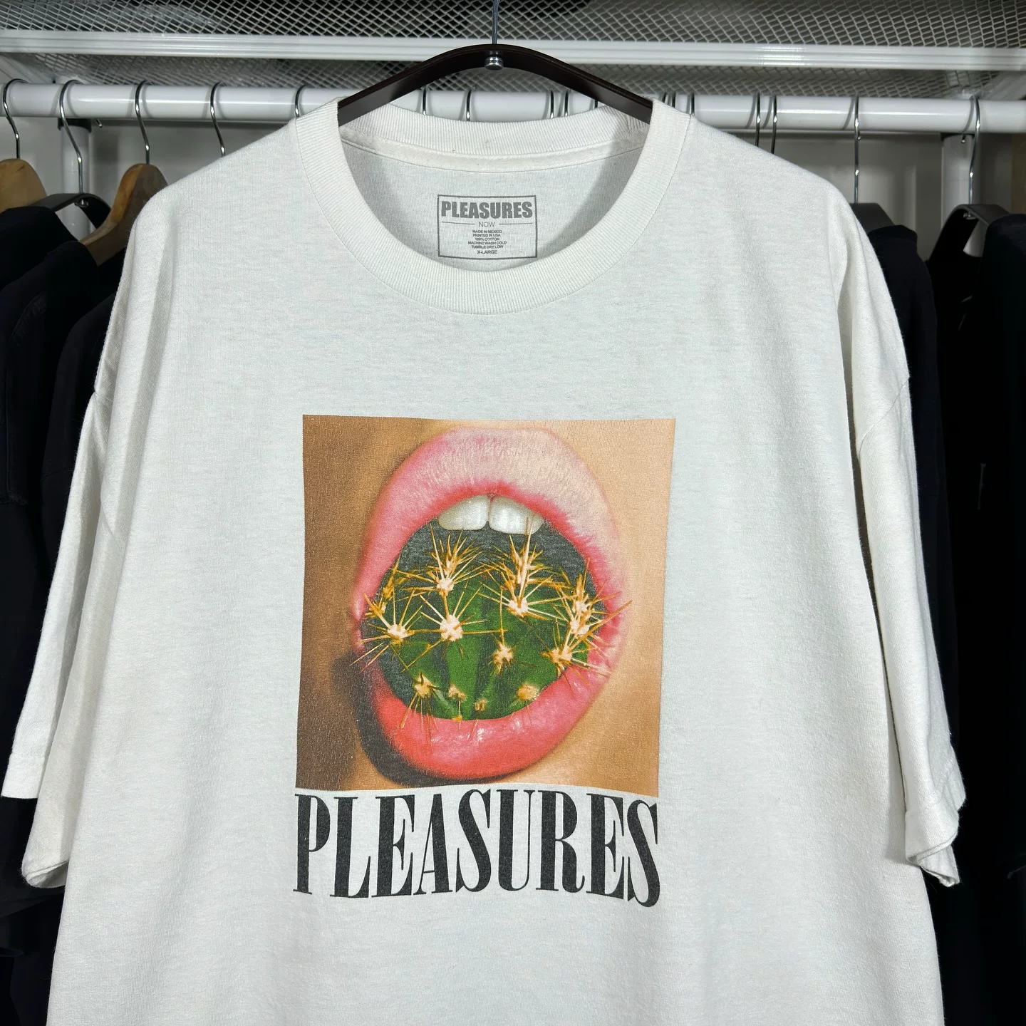 American retro short sleeved T-shirt with original shoulder design PLEASURES street style