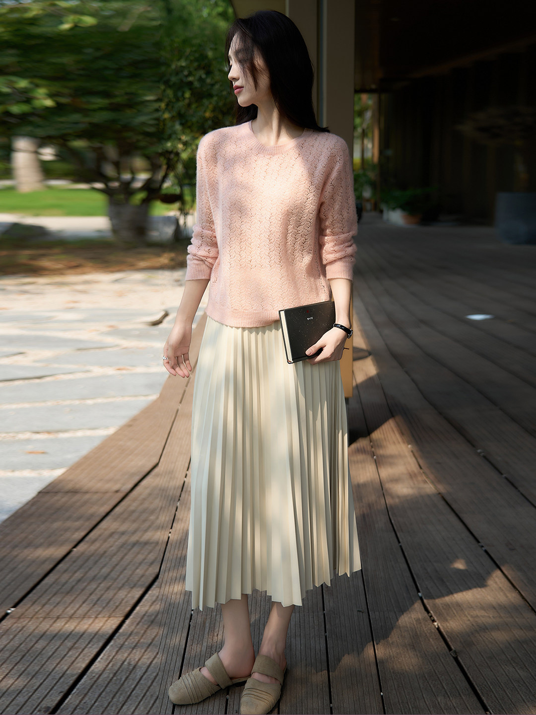 Z.M.R Selects 100% Superfine Wool Round-Neck Hollow-Out Women's Loose-Fitting Blouse in Old Money Style, Thin Air-Conditioning Shirt