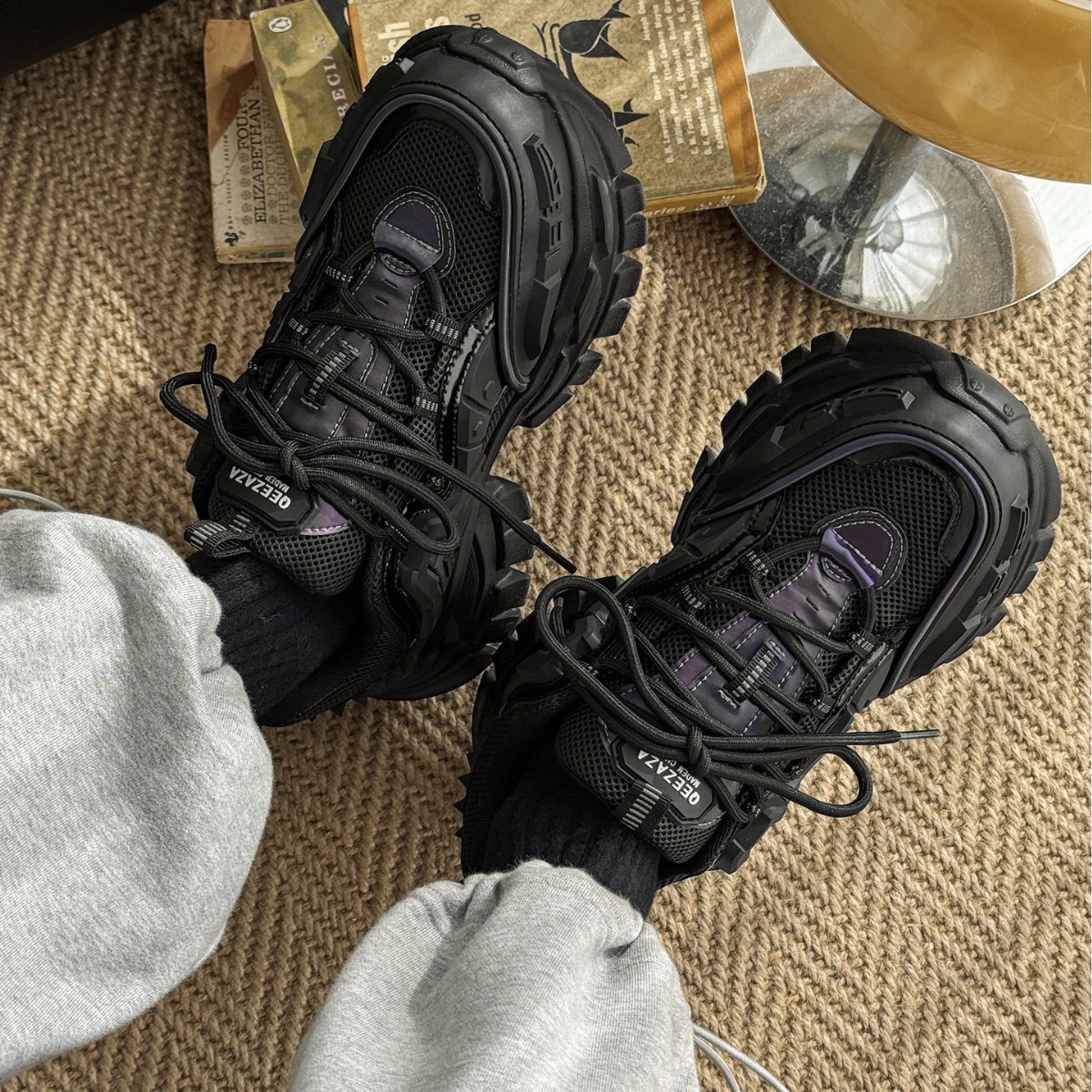 Space Carbon Blade Mecha Dad Shoes for Men and Women, Couple Style, Thick-Soled Height-Increasing Retro Black Casual Sneakers, Versatile and Trendy