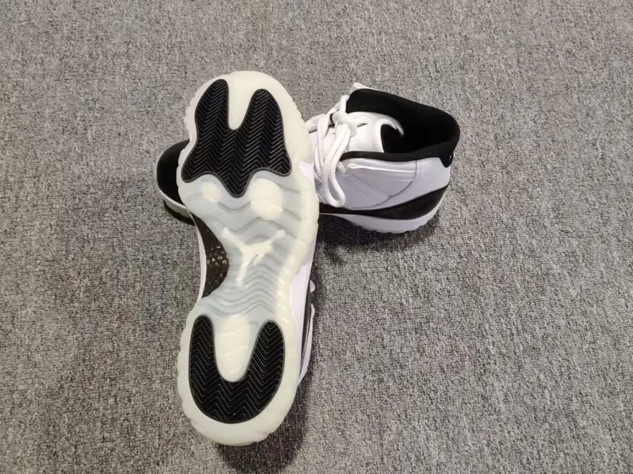 Air Jordan 11 Retro Concord