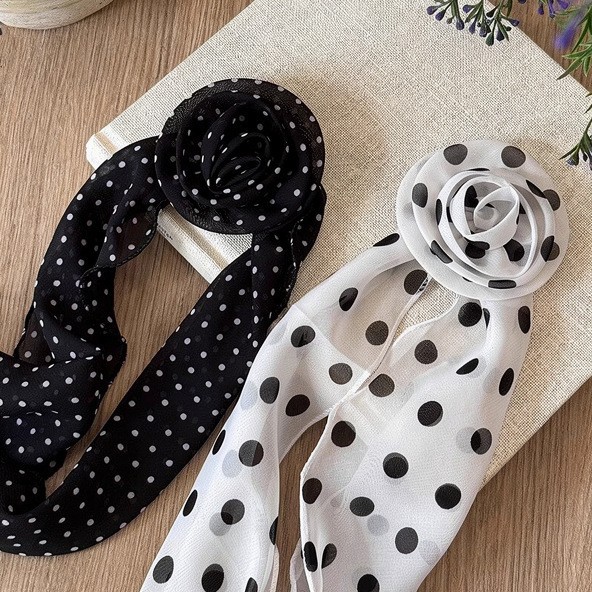 French-Style Polka Dot Fabric Flower Scarf Necklace, Vintage and Elegant, Versatile for Everyday Wear, Sweater Chain with a Unique Design, Niche Accessory