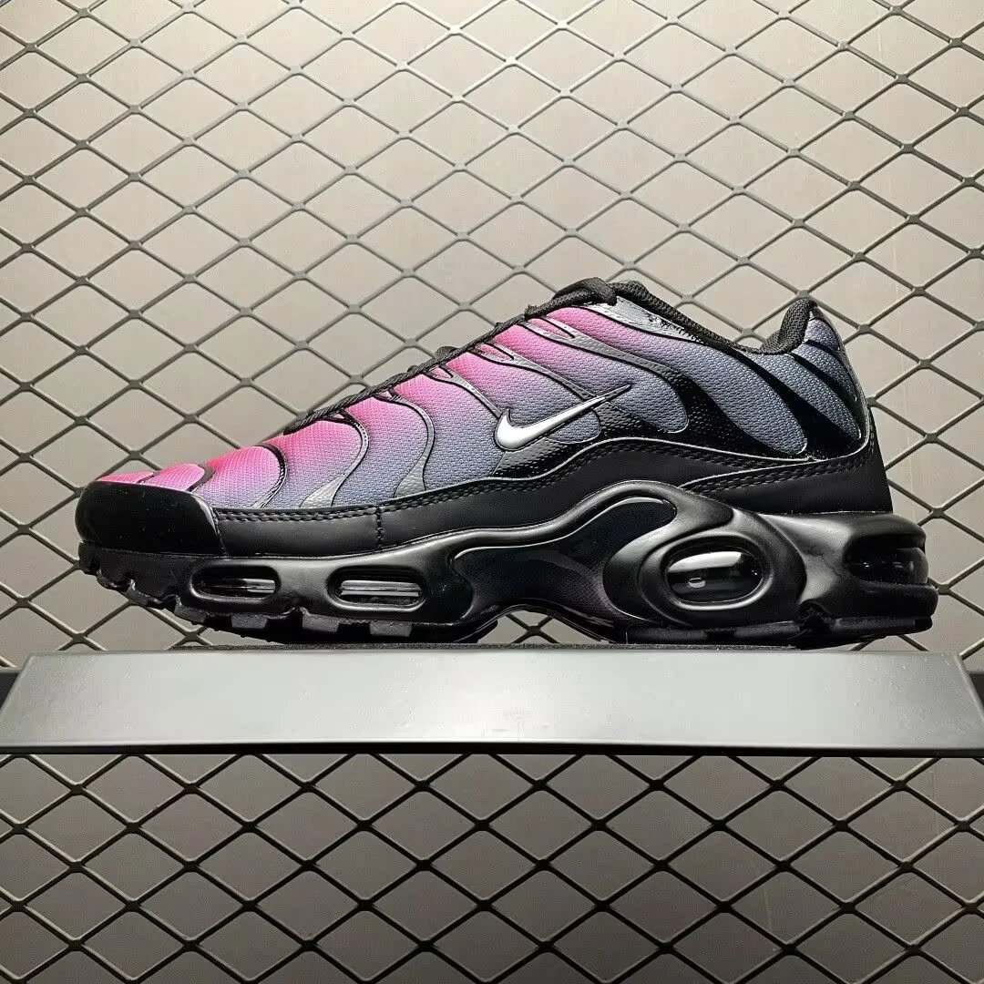 NIKE Air Max Plus