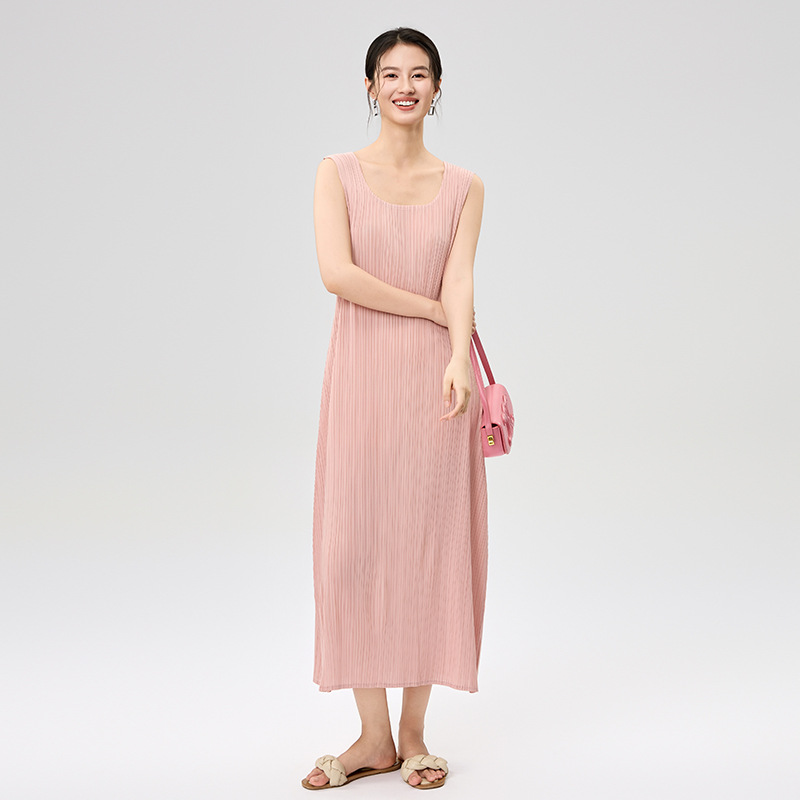 Counter quality 2025 summer new French U-collar sleeveless dress elegant temperament long skirt with suspenders