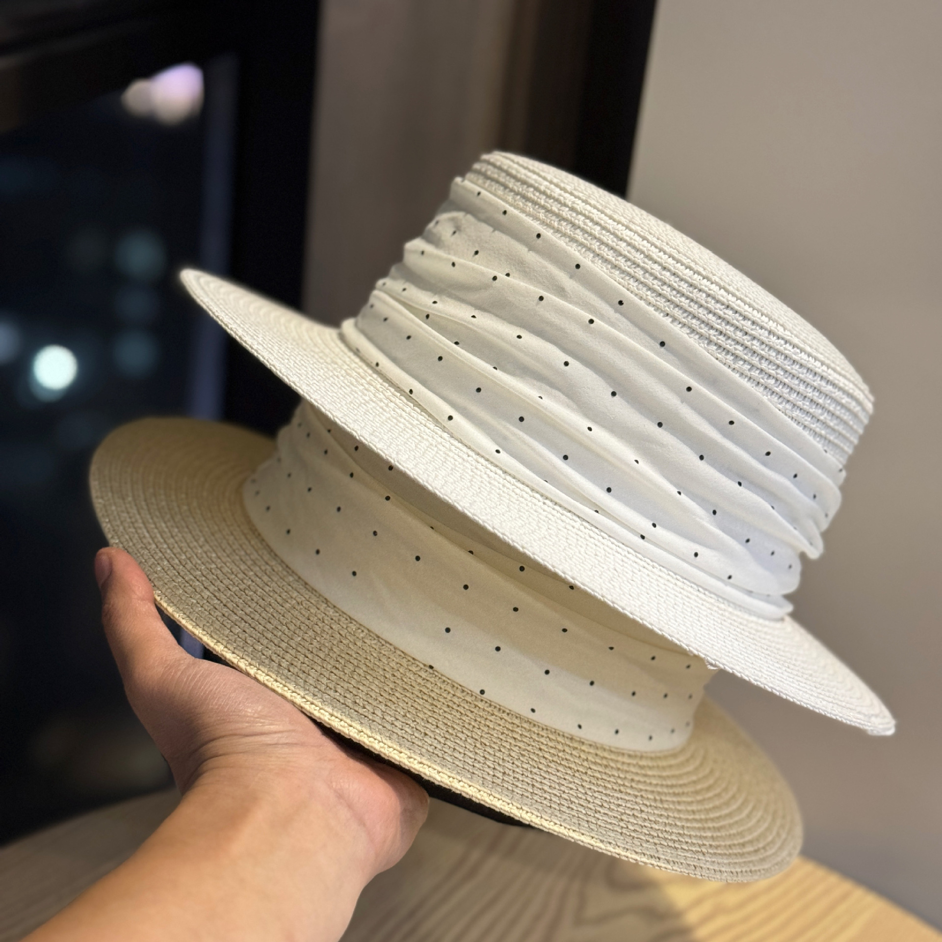 Spring and Summer Sun Protection Elegant French-Style Polka Dot Vacation Hat for Women, Fashionable Flat-Top Straw Hat for Beach Outings