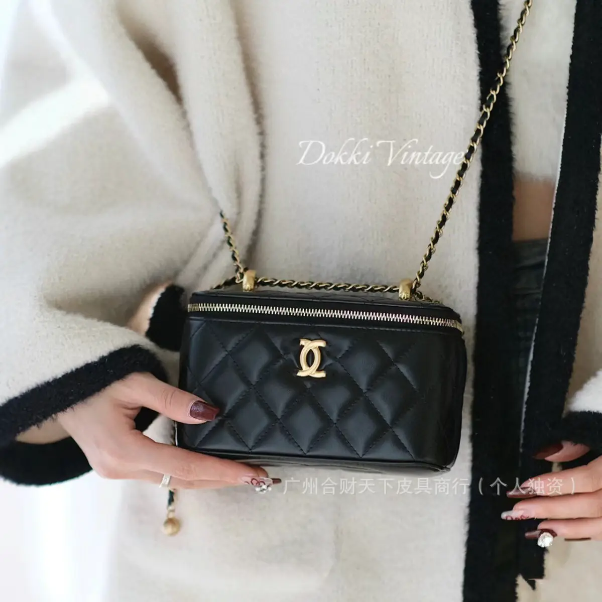 Xiaoxiang Grandma's 2025 Spring and Summer New Fashion Gold Ball Diamond Plaid Chain Bag Makeup Box Bag Single Shoulder Crossbody Bag
