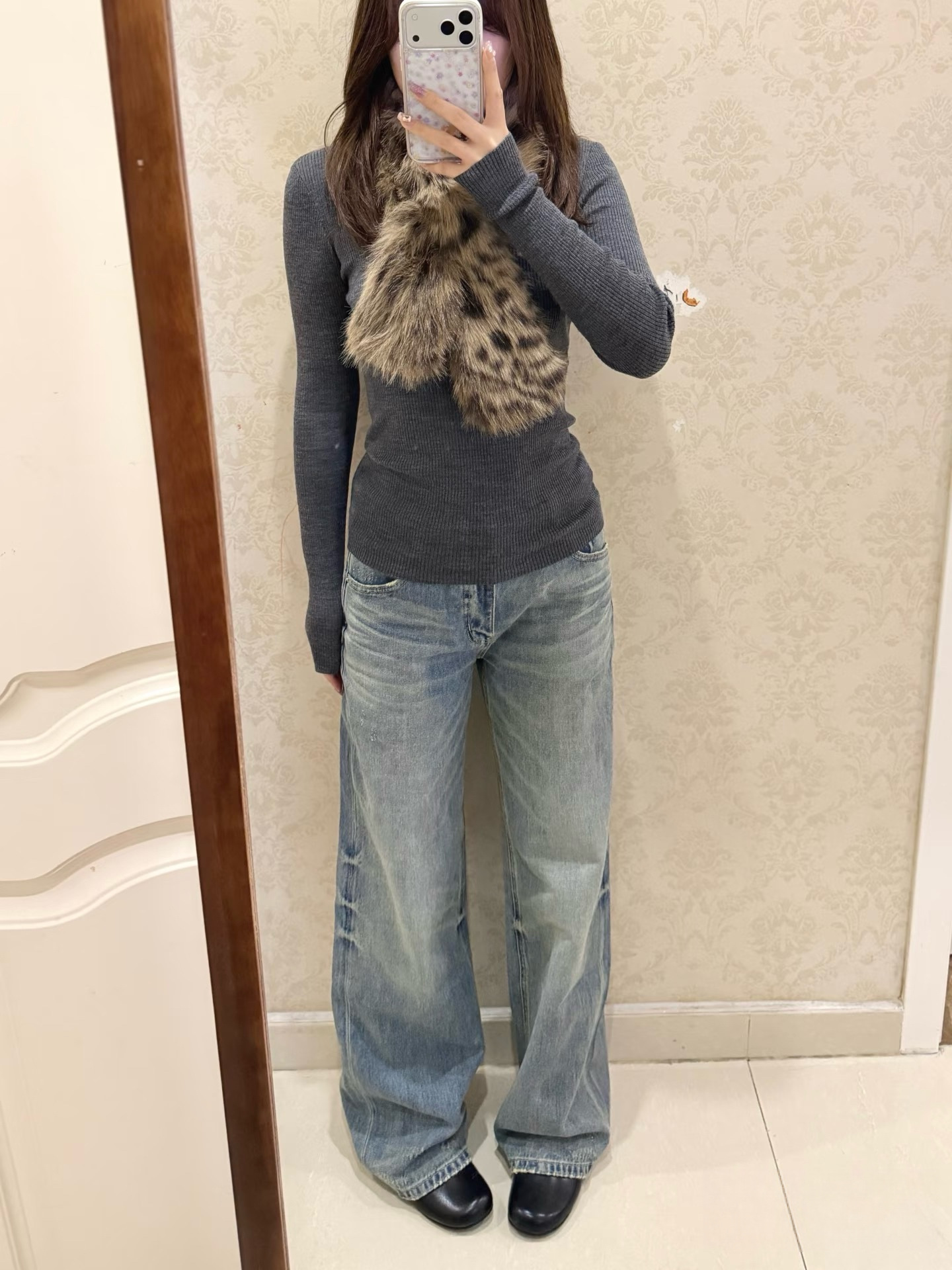 New Versatile Gun Pattern Texture Classic Washed Blue Retro Casual Mid-Low Waist Jeans for Women Straight-Leg Pants 5040