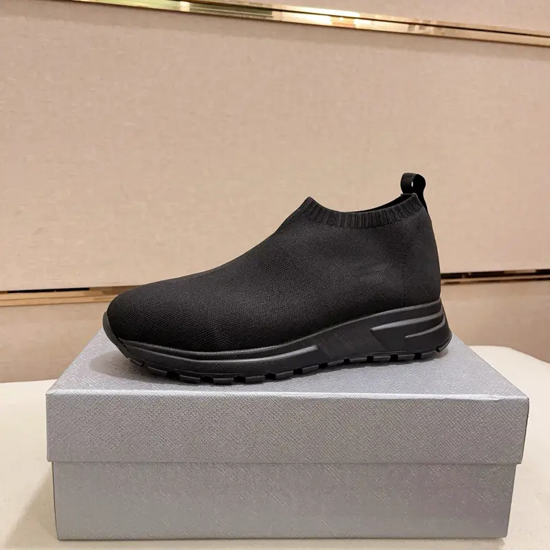 Fashion pure color Sock Shoes 24 Spring New Stylish Thick Sole Slip-On Bean Bag Shoes Easiest for Match Casual Running Sports Trendy Shoes