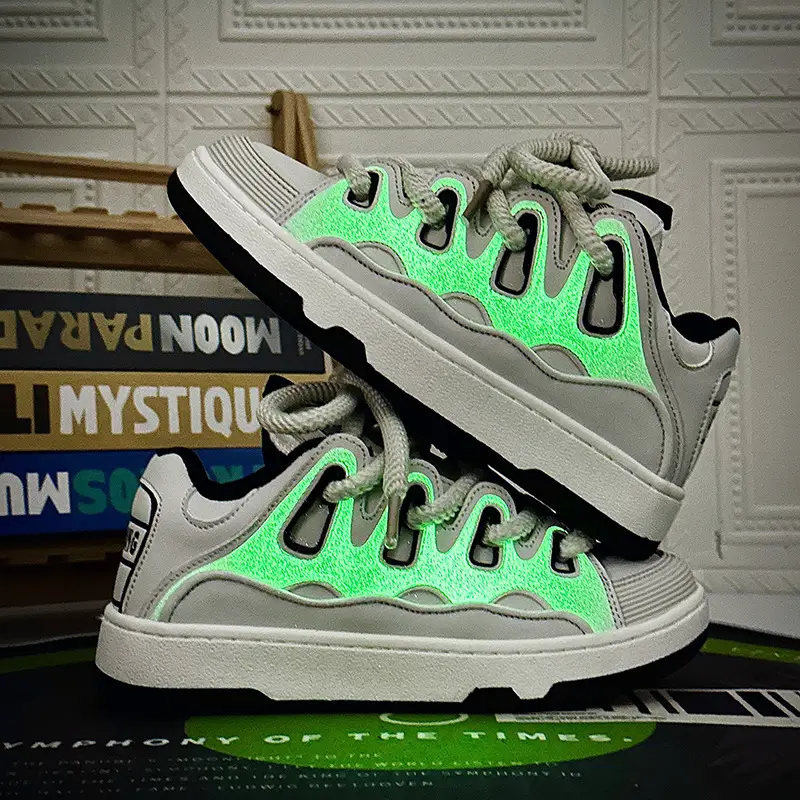 Long foot spot de training shoes American skateboarding shoes tide men's shoes student street shooting luminous casual sneakers men and women models