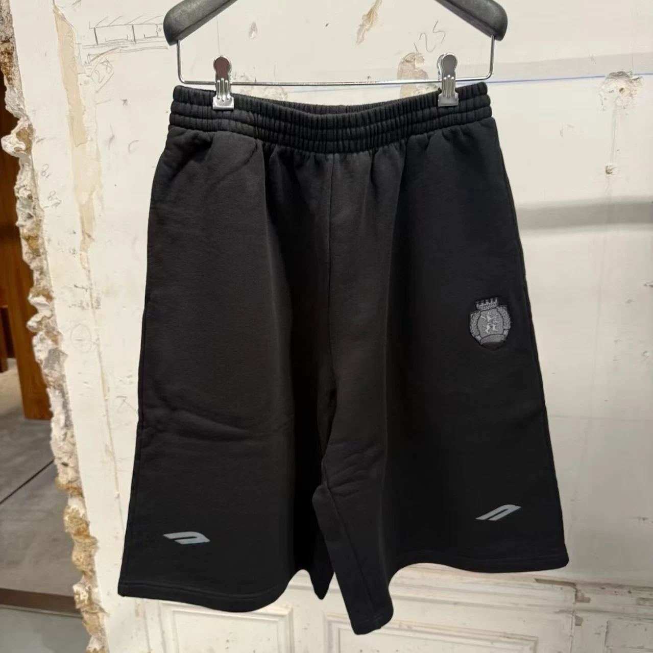 Top of the line version! Paris style 3B collaboration Manchester United lion head embroidered logo, pure cotton loose beach shorts, men's sweatpants