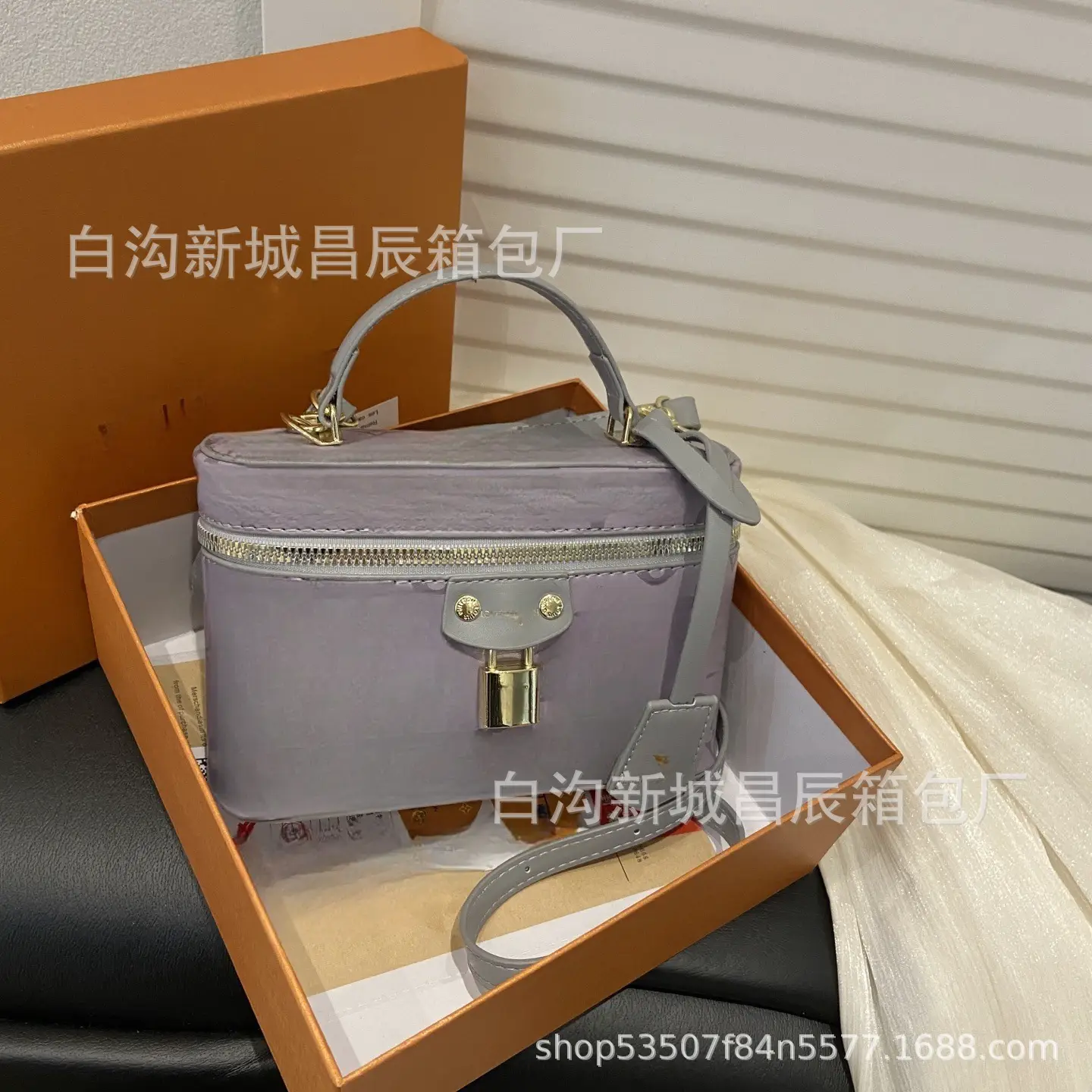 Women's Bag 2025 Spring and Summer New Cosmetic Bag Box Bag Shoulder Crossbody Small Square Bag Distinctive Lock Texturized Handbag