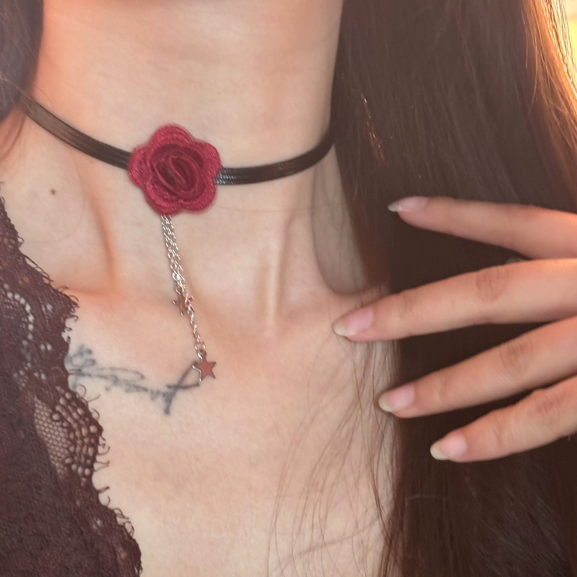 Sweet Cool Spice Girl Embroidered Flower Choker Gothic Collar Women's Necklace Niche High-grade Leather Necklace Clavicle Chain