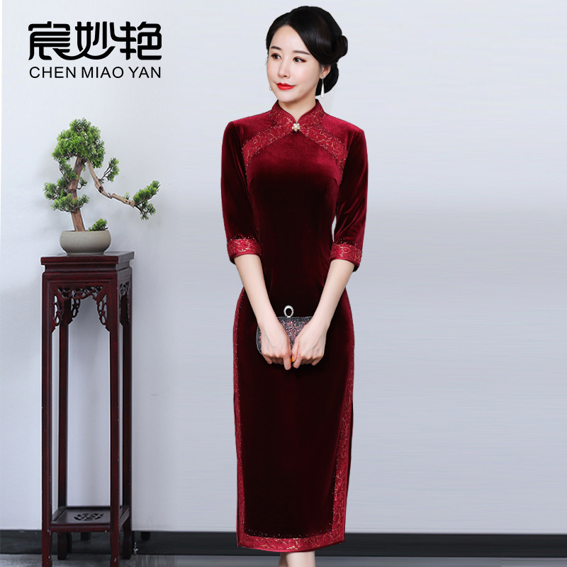 Mother dress cheongsam 2024 autumn and winter new solid color gold velvet improved cheongsam dress women's clothing a consignment
