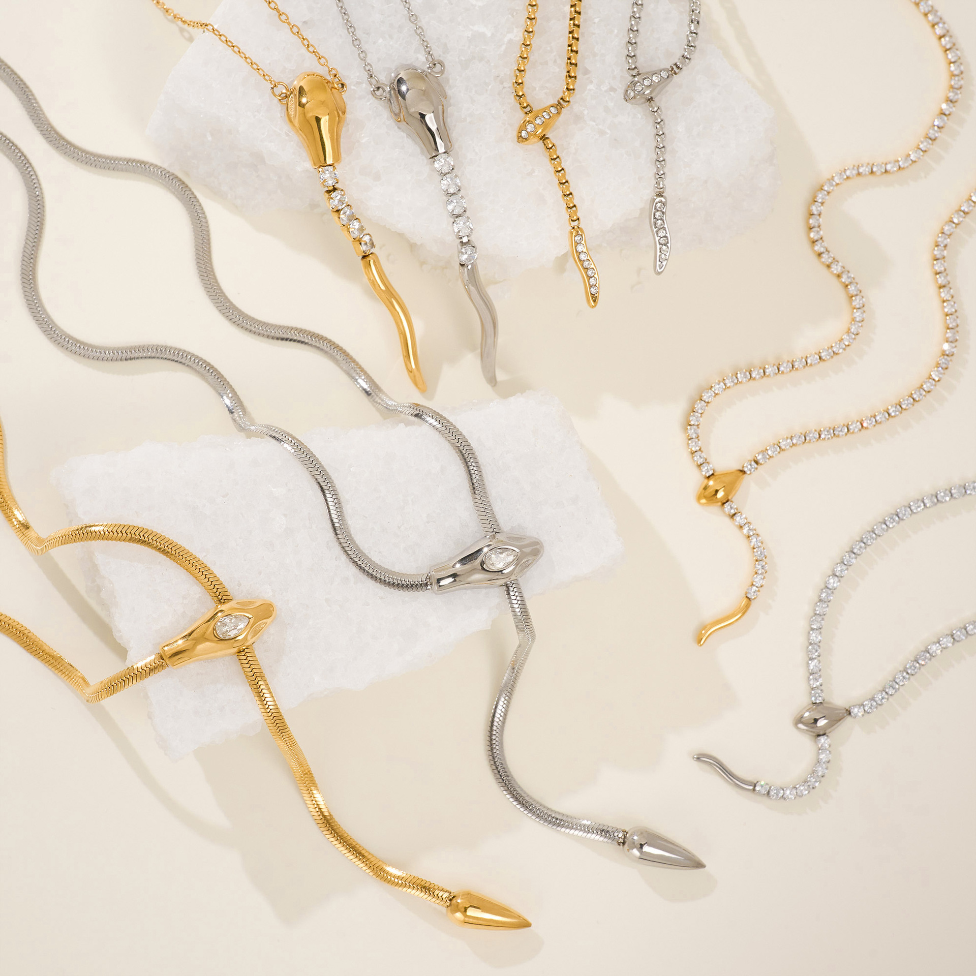 Dazan Wholesale In-Stock Ins European and American Style 18K Gold-Plated Titanium Steel Light Luxury Fashionable Unique Snake-Shaped Zircon Clavicle Chain Set