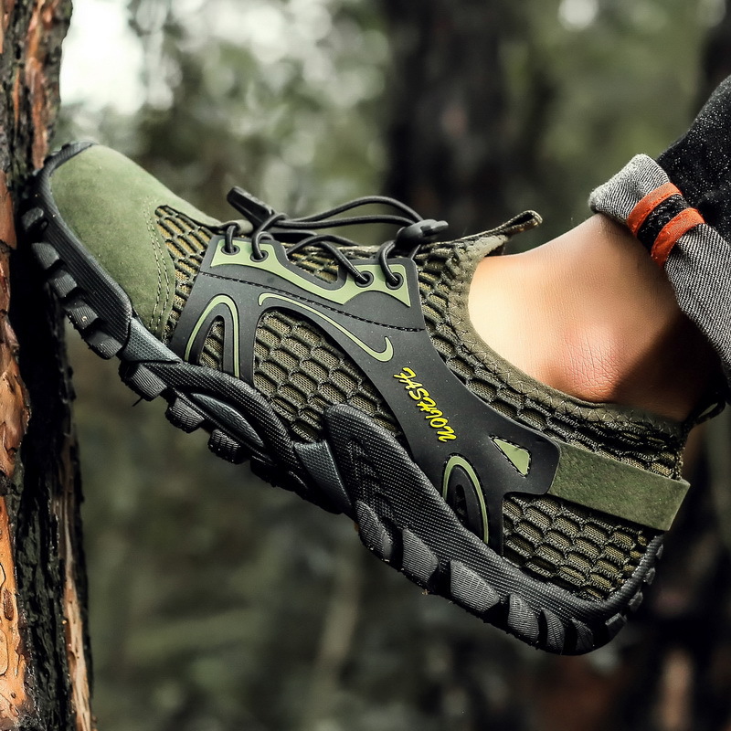 Outdoor plus size Breathable Mesh Men's Outdoor Casual Hiking Shoes Camping Hiking Shoes Beach Wading Shoes 50 yards