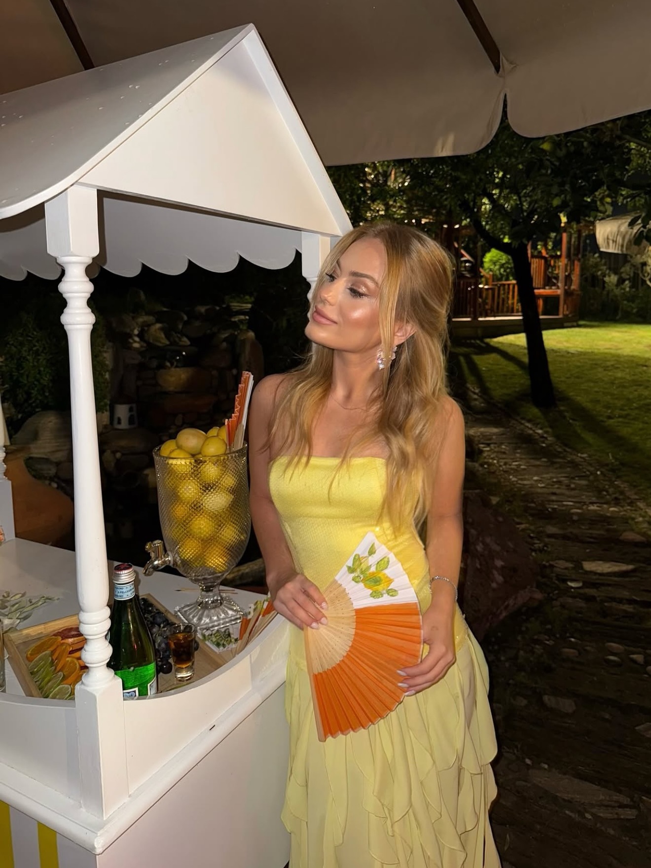 In-Stock Sequined High-Waisted Yellow Strapless Dress with Ruffles, Summer European and American Women's Fashion, Designer Style, Pure and Alluring
