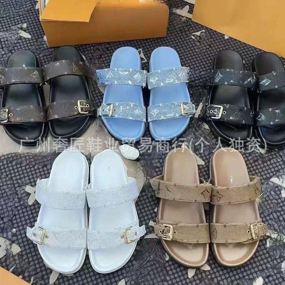 High-end flip-flops with a vintage monogram pattern, rubber material, and metal buckle—unisex flat slide sandals, available for wholesale.