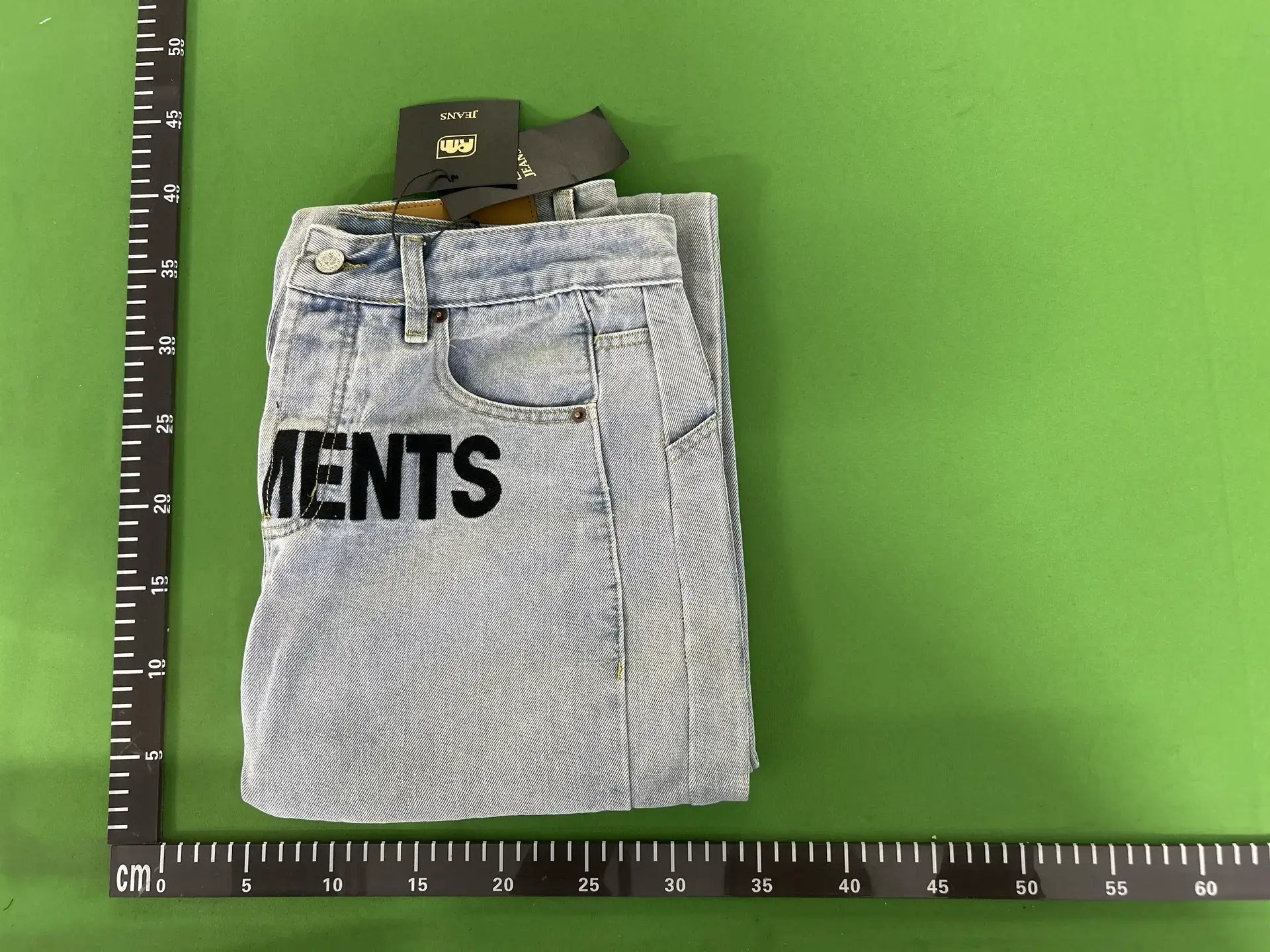 VET American retro letter towel embroidered washed blue jeans with loose silhouette baggy Jeans wide leg pants for men