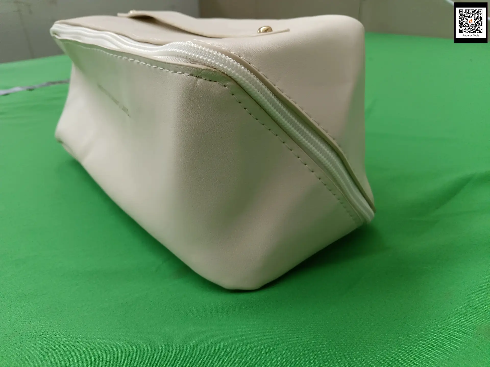 Cosmetic bag women's large capacity portable ins Popular 2024 New arrival travel cosmetics wash storage bag makeup brush