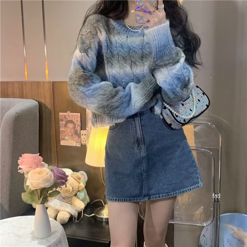 Japanese Style Retro Design Niche Lazy Style Loose Gradient Sweater Women's Sense of Design Age-Reducing Twist Knitted Bottoming Shirt