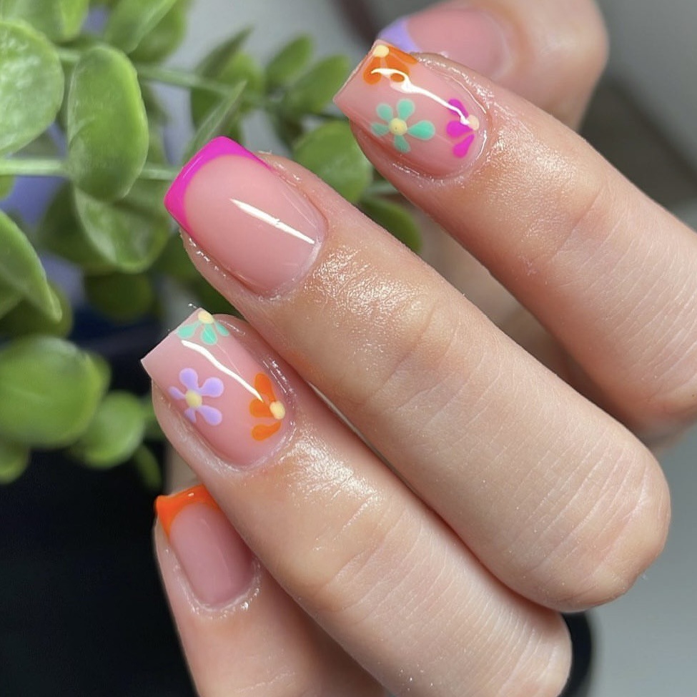 Short square nail early spring French flower contrast color small flower fake nail foreign trade wear nail nail nail beauty piece nail 24 pieces