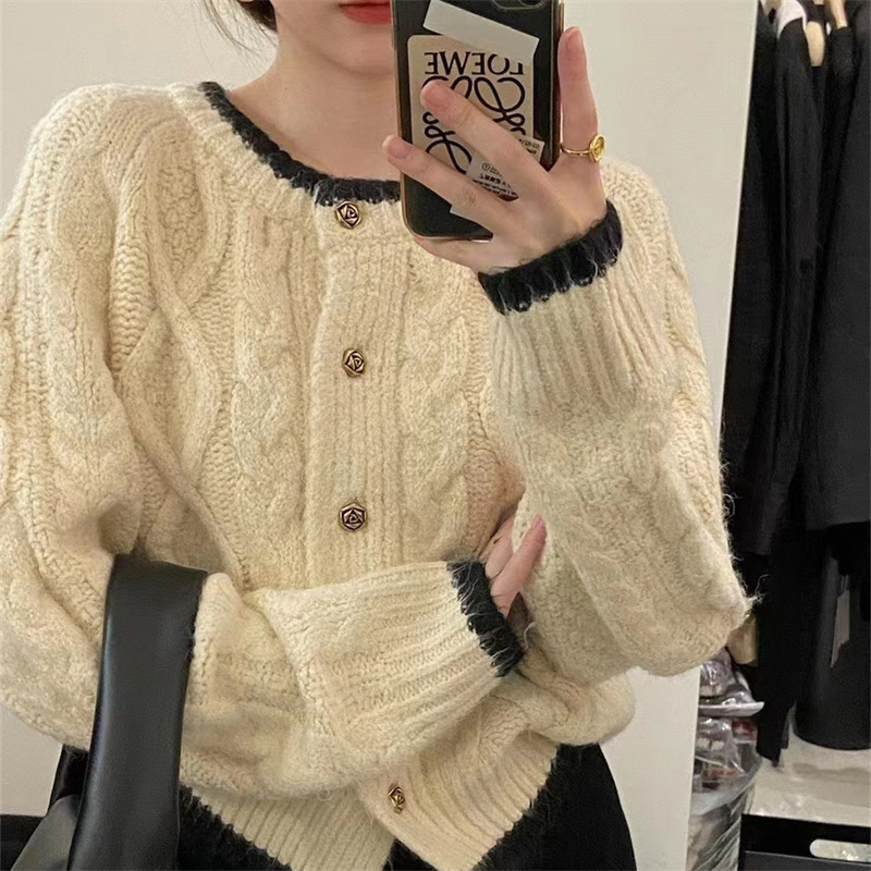 Gentle Style Pure Color Twist Knitwear for Women in Autumn and Winter New Loose Contrasting Color Design Soft Waxy Knitwear for Women Small Jacket