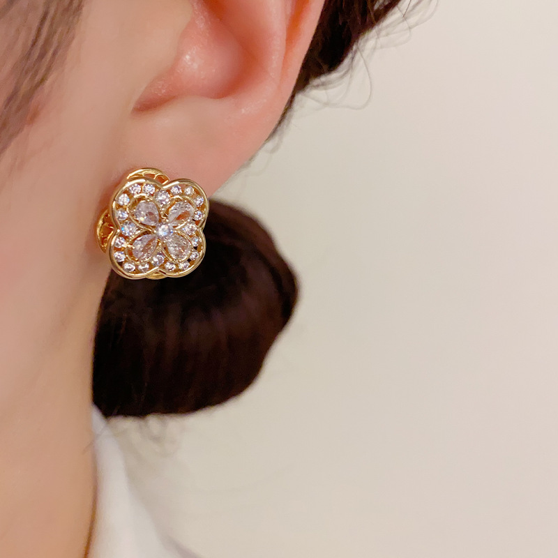 Niche Unique Design Sense Micro-inlaid Four-leaf Flower Rotating Earrings Internet Celebrity Fashion Elegant Sweet All-match Earrings Women
