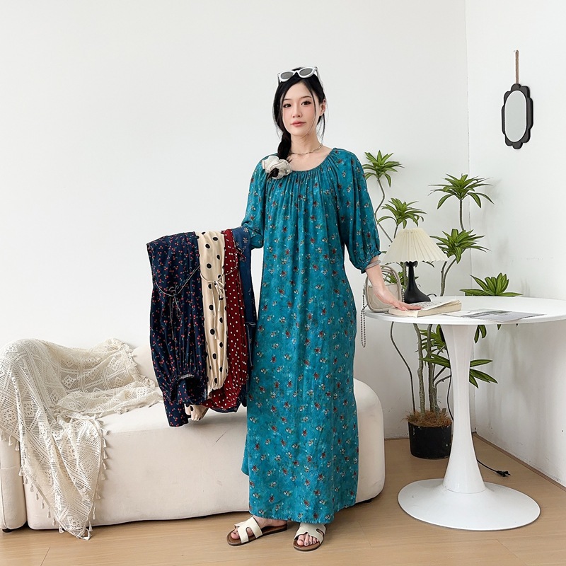 Cotton Silk Three-Quarter Sleeve Dress Women's New Summer Loose Large Size Resort Style Beach Dress Short-Sleeved Slim Long Dress