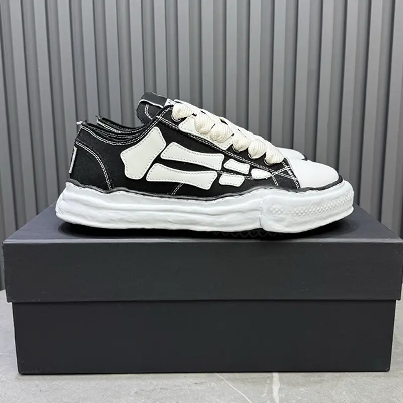 Foreign trade European station 2025 new joint bone shoes thick bottom heightened canvas shoes men and women dissolve shoes tide couple shoes