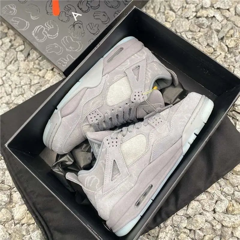 KAWS x Air Jordan 4