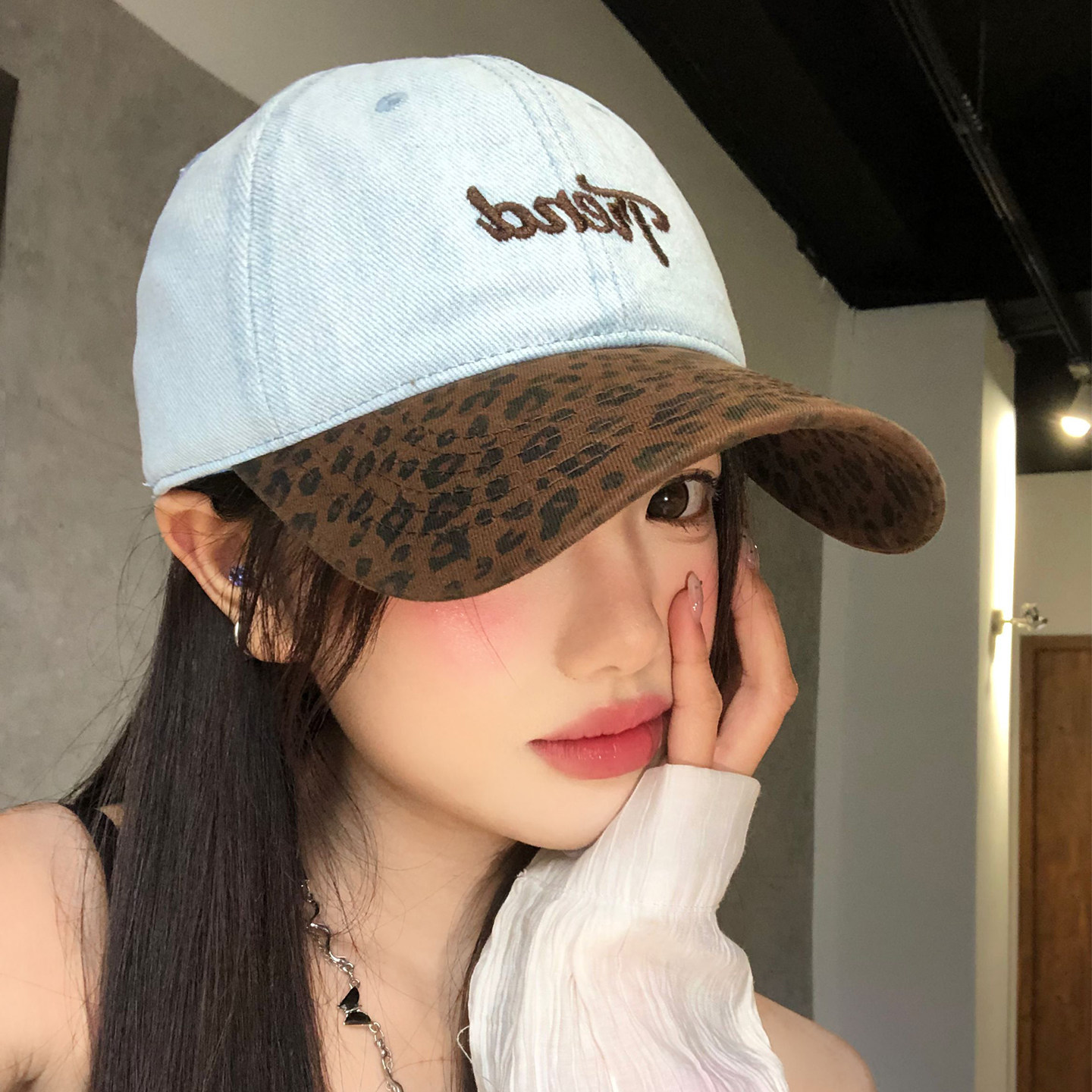 American-Style Letter Embroidery Leopard Print Denim Baseball Cap for Women, Wide Brim, Large Head Circumference, Makes Face Look Smaller, Deepened Duckbill Hat
