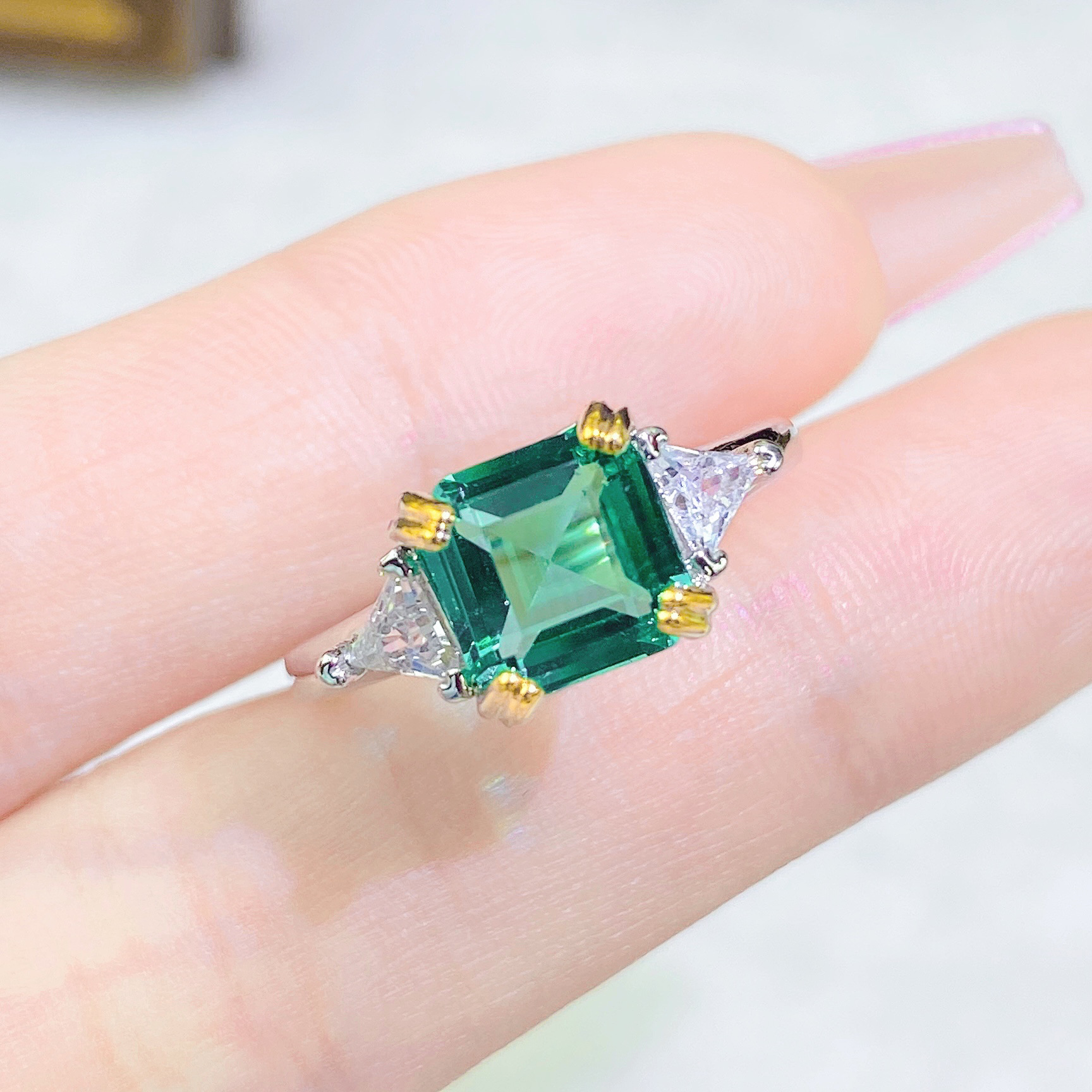 High-speed imitation Colombian cultivation emerald ring net popular live carat square diamond ring female ins tide