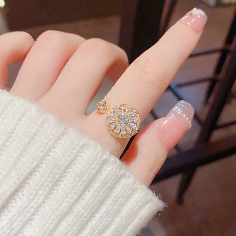2022 Chattering Online Celebrity Rotating Finger Ring Rotatable Ring Women's Niche Personality Fashionable Light Luxury Open Ring