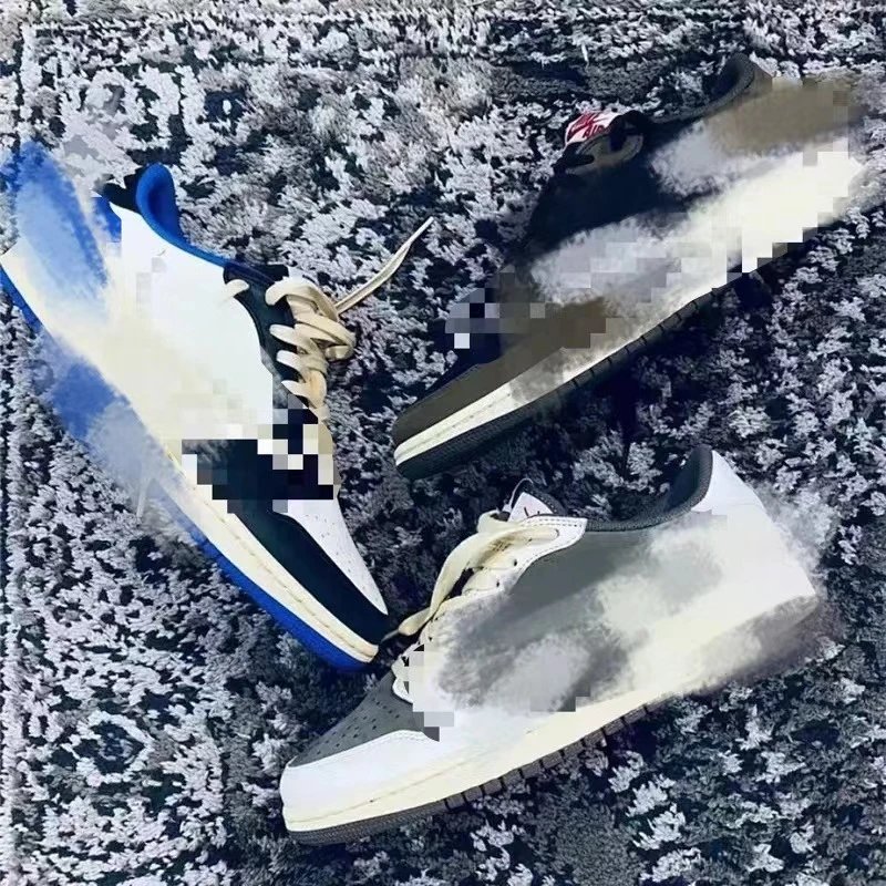 NIKE Sneakers