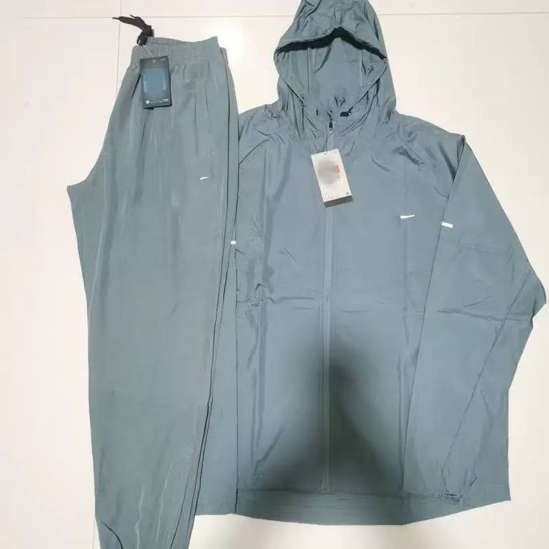 Spot Thin Jacket Men's Outdoor Sports Windproof Jacket Hooded Quick-Drying Woven Running Fitness Sun Protection Clothing Windproof and Durable