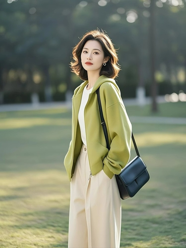 2026 Super Trendy Petite Design Versatile High-End Unique Green Sweatshirt Jacket for Women Early Spring New Style