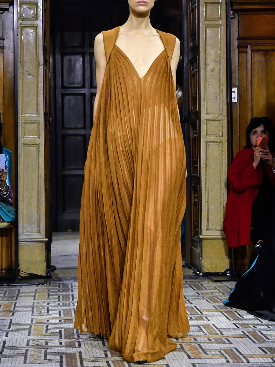 Minimalist Sheer Strap Pleated Long Skirt with a Large Hem, 2026 Summer New Style, Solid Color, Slimming V-Neck, High-End Dress