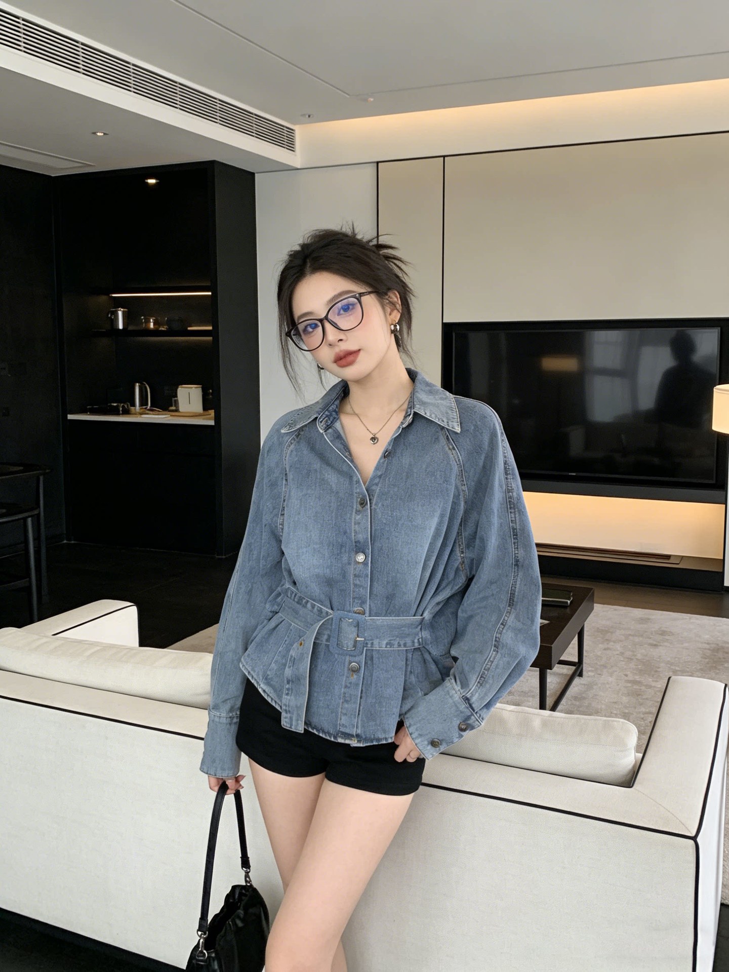 Spring New Vintage Lapel Denim Shirt for Women, Long-Sleeved, Waist-Cinching, Tie-Up, Slimming, Elegant Top with Unique Design