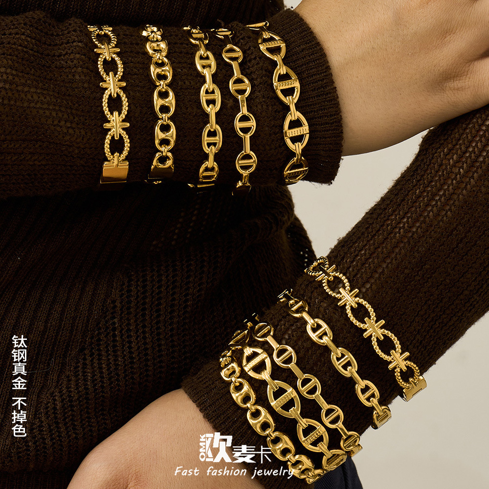 European and American Fashion 18K Gold-Plated Hollow Chain Bracelet for Women, 316L Stainless Steel, Light Luxury Versatile Japanese-Style Bracelet Wholesale QC photo from 1688 on Qualit.ly