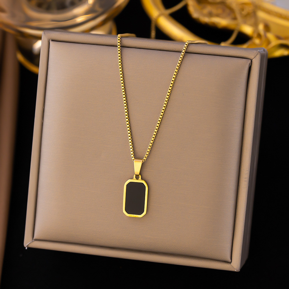 Europe and the United States cross-border new fashion black shell titanium steel necklace women do not fade niche design senior clavicle chain women Wholesale