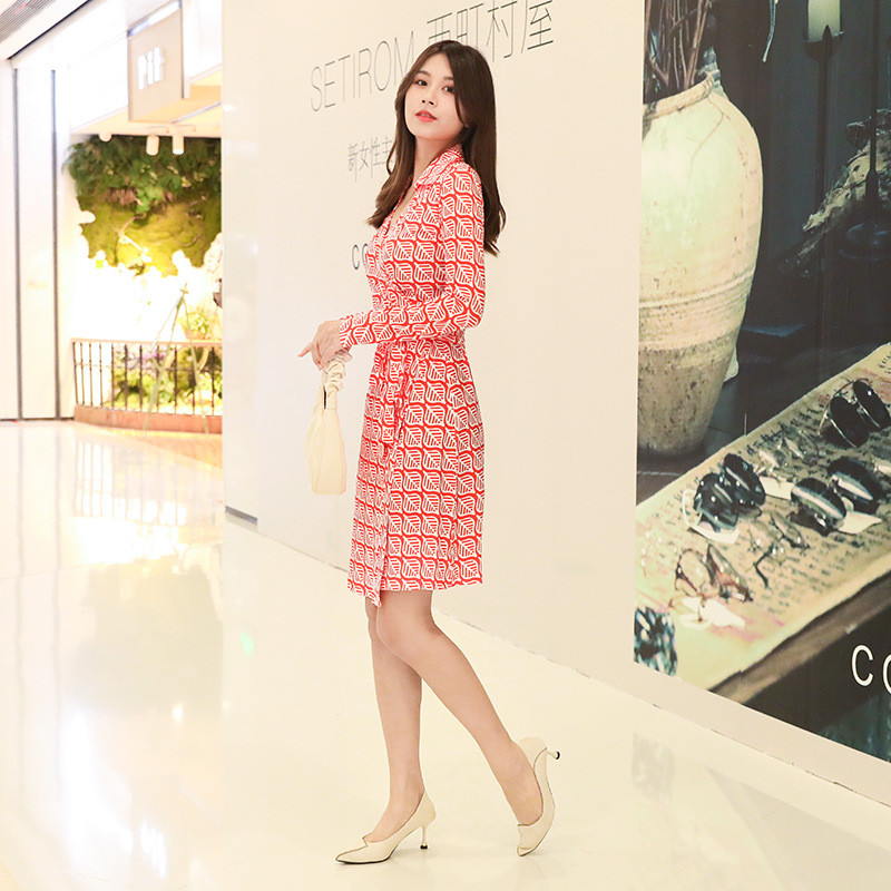 Summer New Style White Leaf Print Lapel Long-Sleeved Wrap Dress with a Fresh and Elegant Look, Waist-Cinching and Hip-Hugging Dress