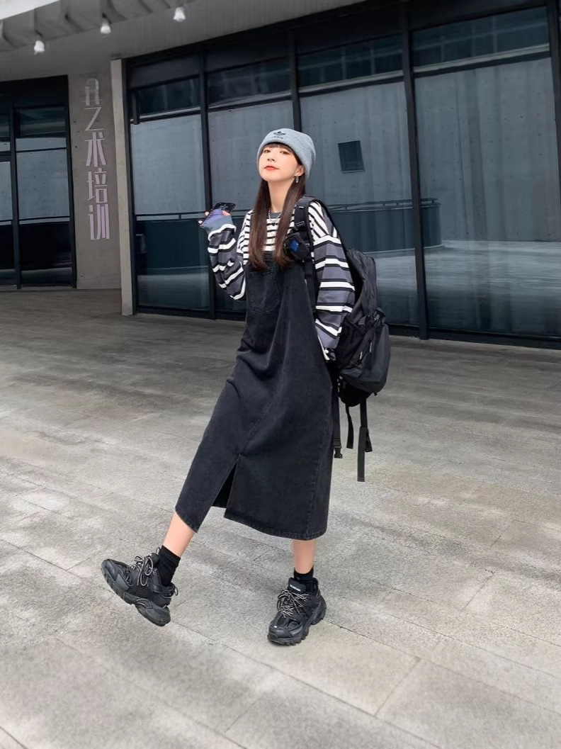 Korean-Style Black Denim Suspender Dress for Women, Spring and Summer, Loose Fit, Slimming, with Slit Design, Over-The-Knee