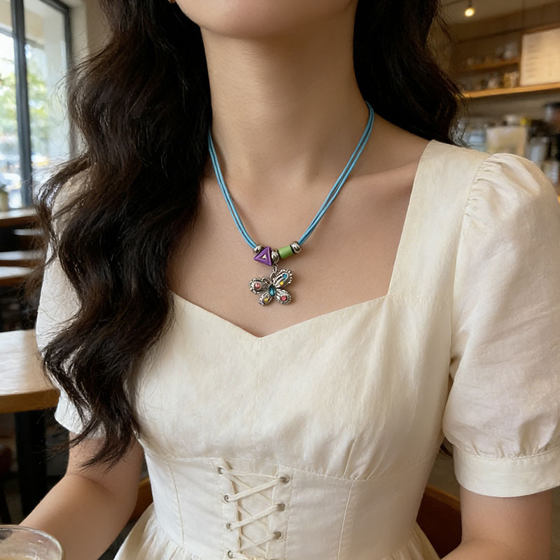 Colorful Diamond Butterfly Pendant Necklace for Women, Blue, Trendy Niche Design, Sweet and Cool Style, Sweatshirt Chain, Friendship Pendant